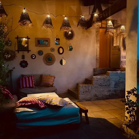 Charming 17th-century Presbytery * سان لوران دو فيردون