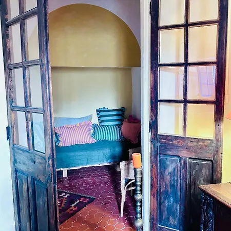 Charming 17th-century Presbytery * סן-לורן-דו-ורדון