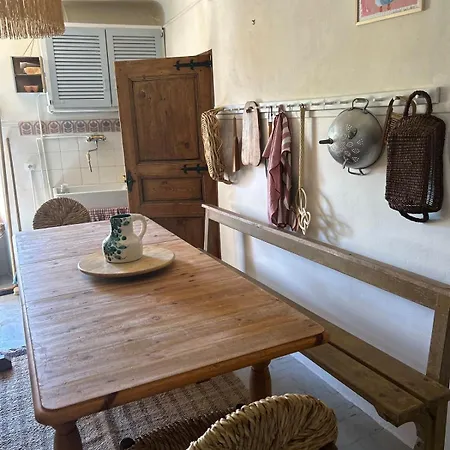 Charming 17th-century Presbytery Holiday home