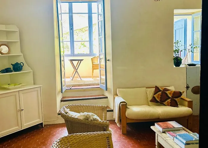 Charming 17th-century Presbytery * Saint-Laurent-du-Verdon